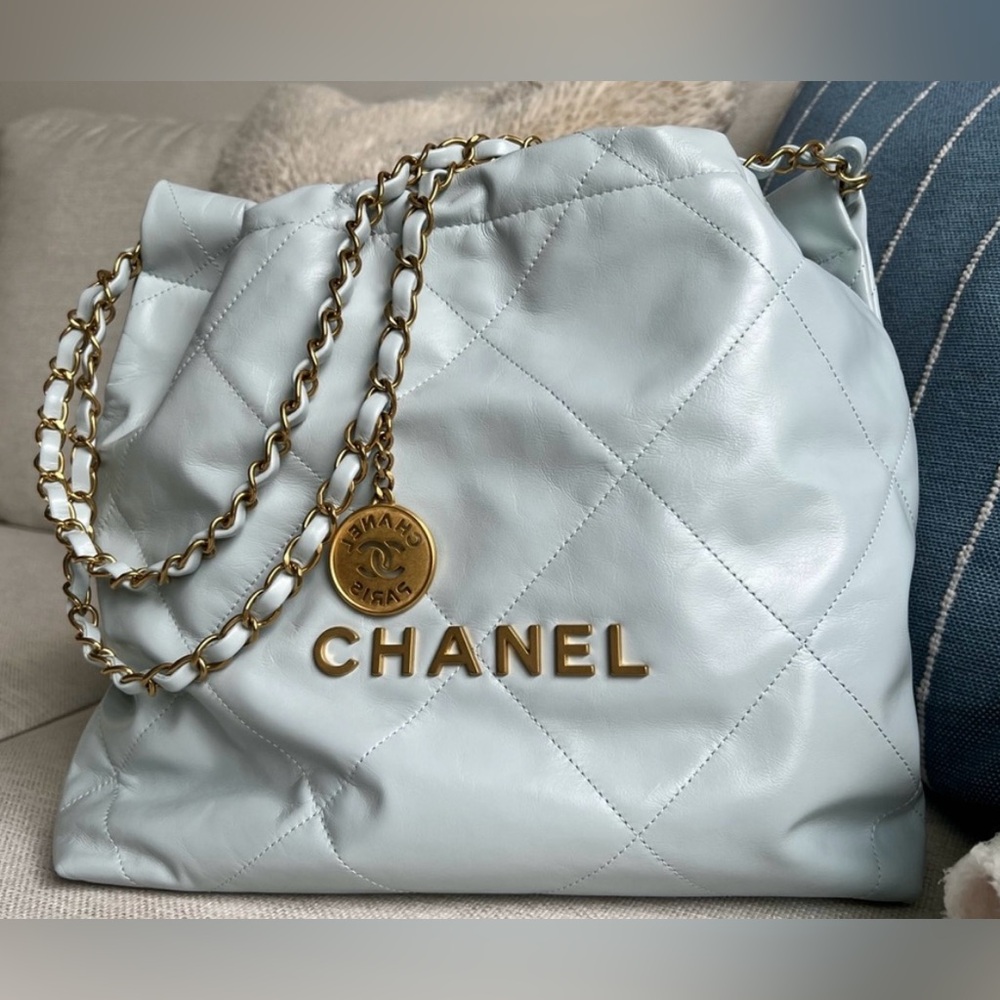 (SOLD‼️)Authentic Chanel 22 small